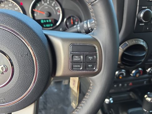Used 2018 Jeep Wrangler Unlimited Sport AWD/4WD image 15