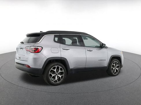 Used 2025 Jeep Compass Limited AWD/4WD image 9