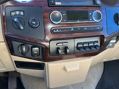 Used 2009 Ford F250 Lariat image 17