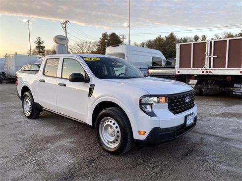 Used 2025 Ford Maverick XL image 1