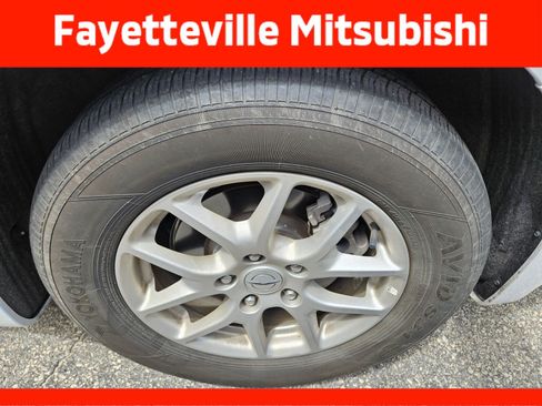 Used 2024 Chrysler Pacifica Touring-L FWD image 9