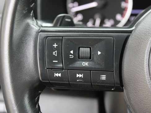 Used 2024 Nissan Pathfinder SV image 13