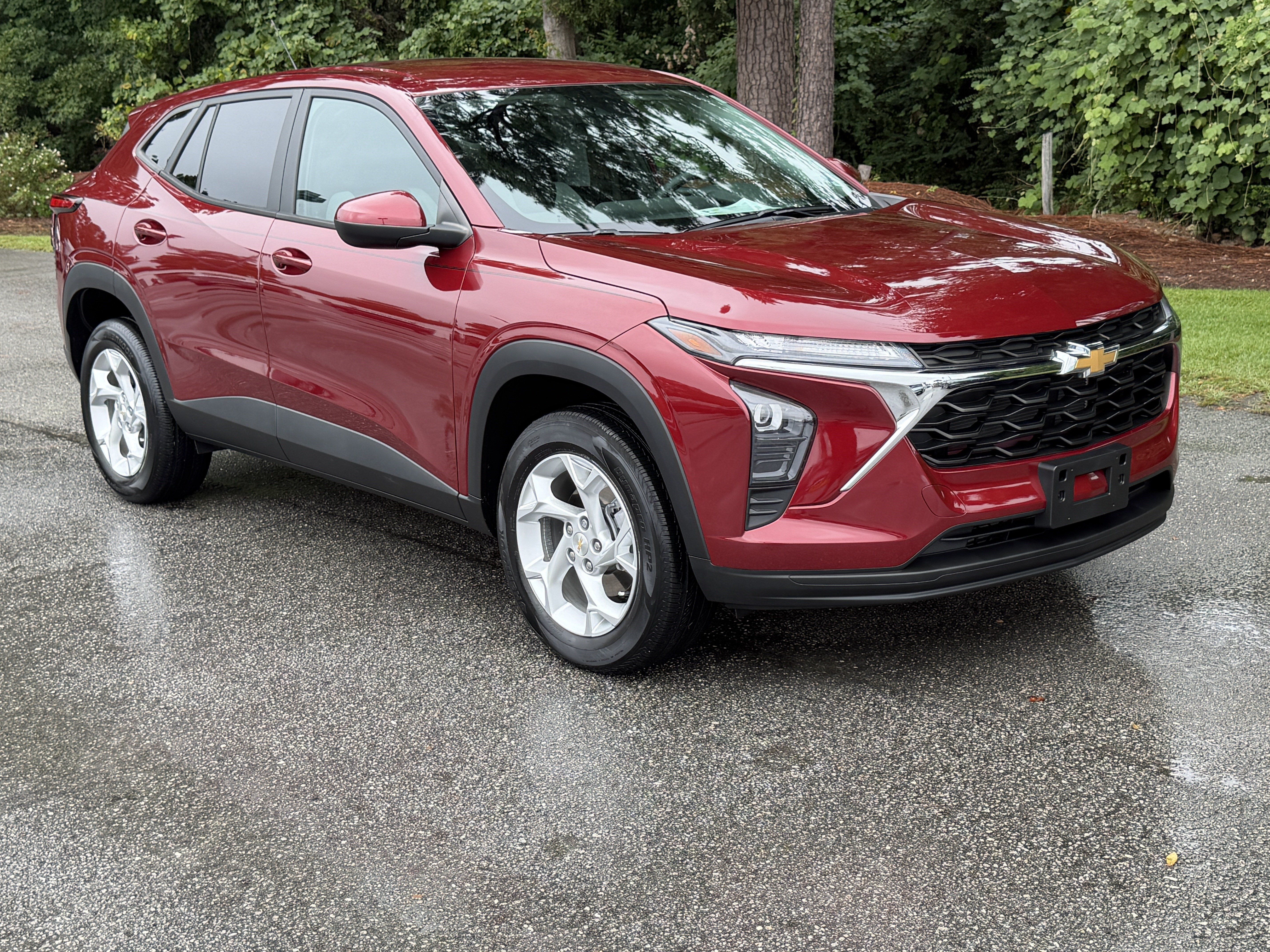 Used 2025 Chevrolet Trax LS w/ LS Convenience Package FWD image 28
