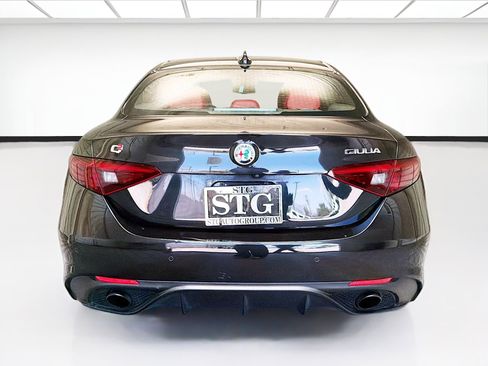 Used 2022 Alfa Romeo Giulia Veloce RWD image 5