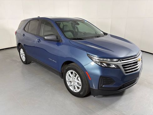 Used 2024 Chevrolet Equinox LS w/ Driver Confidence II Package FWD image 2
