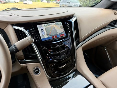 Used 2018 Cadillac Escalade ESV Platinum AWD/4WD image 42