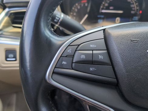 Used 2018 Cadillac XT5 FWD image 18