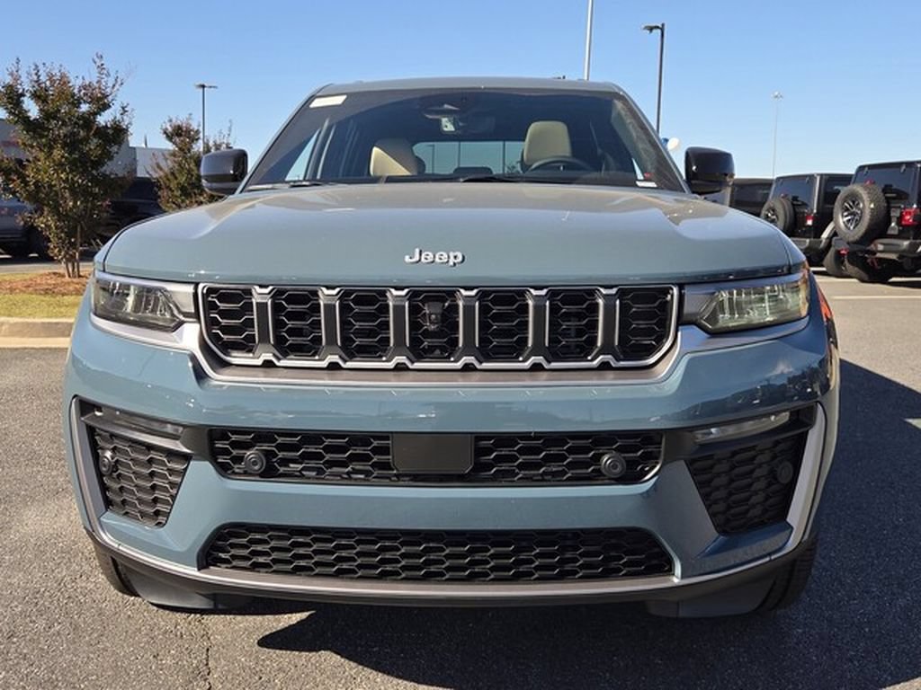 New 2027 Jeep Grand Cherokee Limited RWD image 16