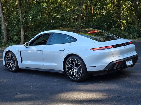Used 2023 Porsche Taycan image 4