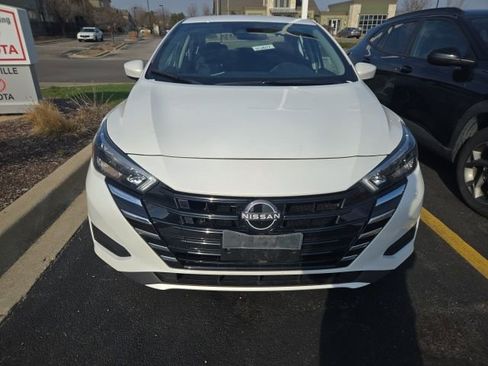 Used 2025 Nissan Versa SV FWD image 2
