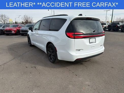 Used 2025 Chrysler Pacifica Limited FWD image 9