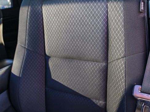 Used 2018 Jeep Grand Cherokee Laredo image 25