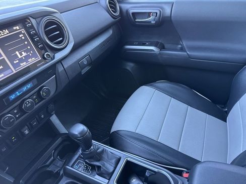 Used 2021 Toyota Tacoma TRD Off-Road image 21