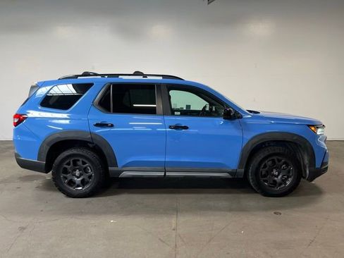 Used 2023 Honda Pilot TrailSport image 2