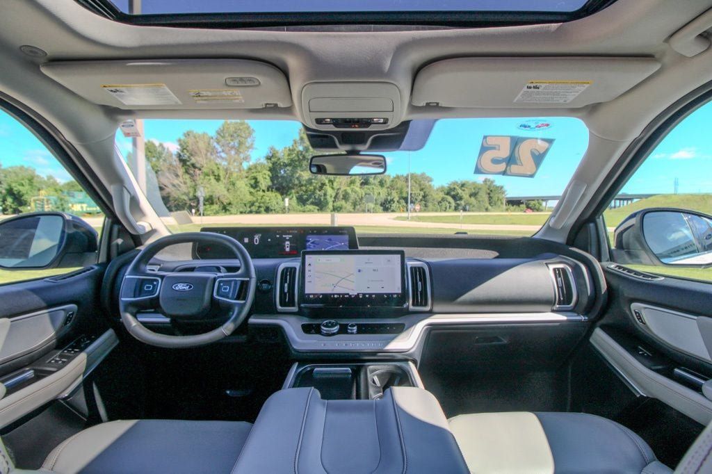 Used 2025 Ford Expedition Active AWD/4WD image 12