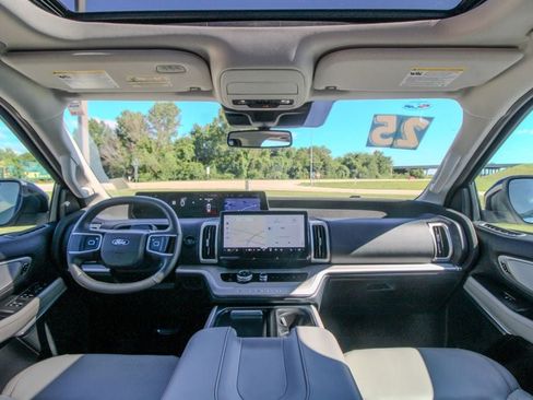 Used 2025 Ford Expedition Active AWD/4WD image 12