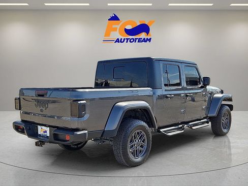 Used 2024 Jeep Gladiator Sport AWD/4WD image 4