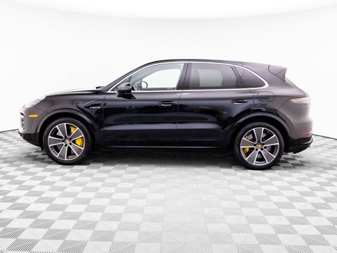 Used 2022 Porsche Cayenne Turbo S AWD/4WD image 2