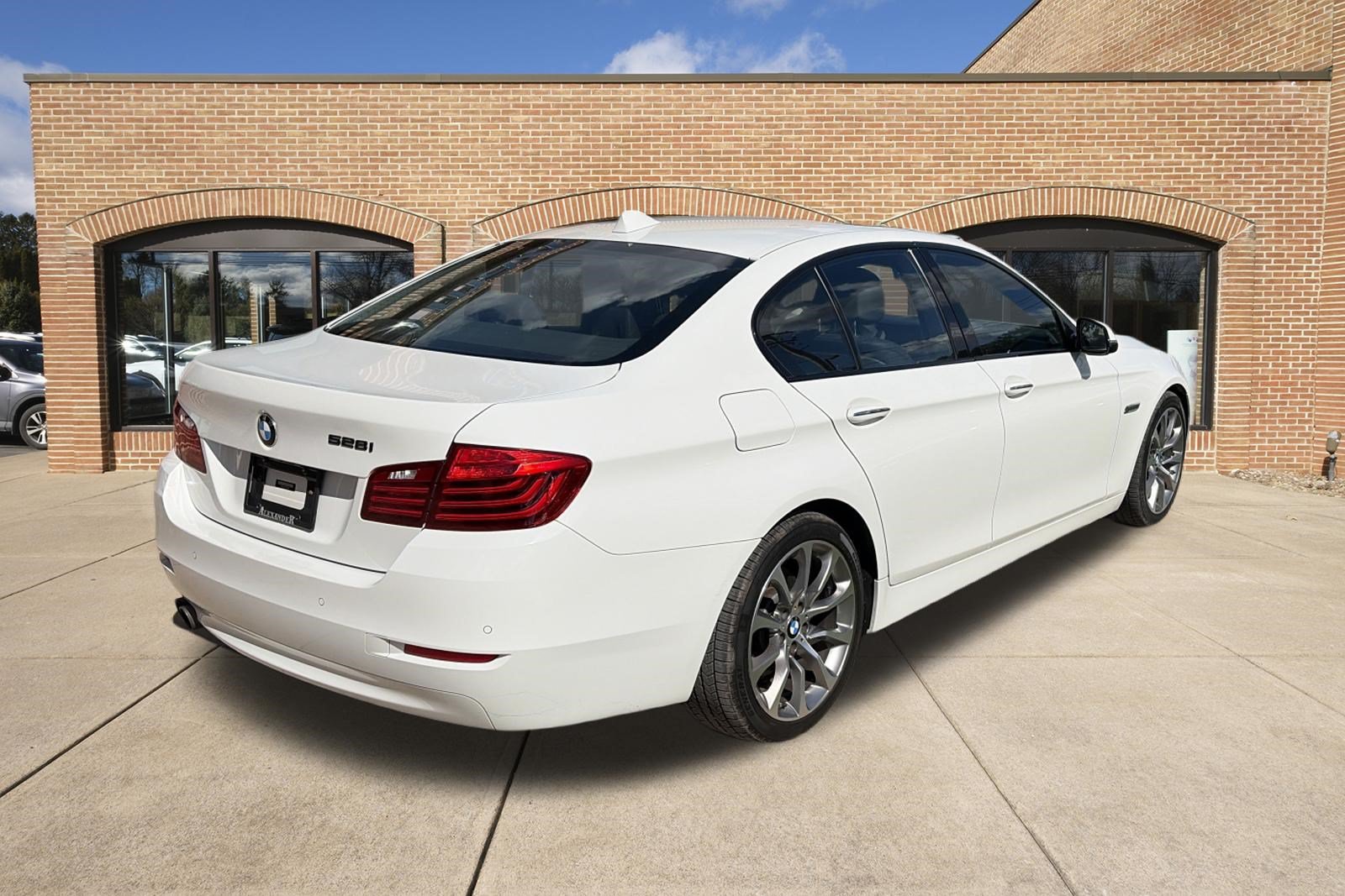 Used 2016 BMW 528i xDrive Sedan AWD/4WD image 3