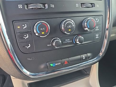 Used 2019 Dodge Grand Caravan SXT FWD image 20