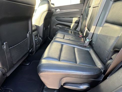 Used 2019 Jeep Grand Cherokee Limited w/ Luxury Group II image 18