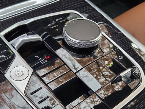 New 2026 BMW X7 M60i image 23