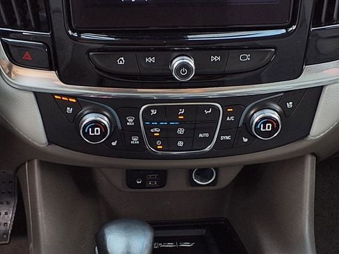 Used 2021 Chevrolet Traverse Premier image 16