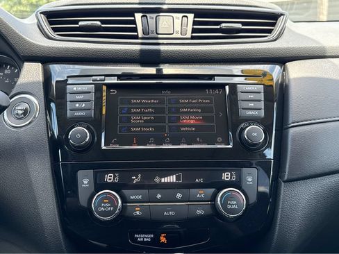 Used 2020 Nissan Rogue SV w/ Premium Package FWD image 14