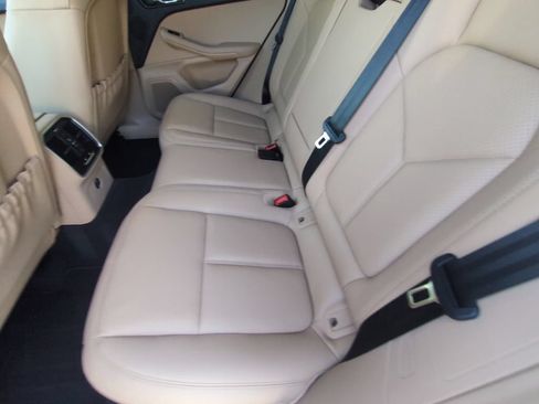 Used 2026 Porsche Macan AWD/4WD image 17