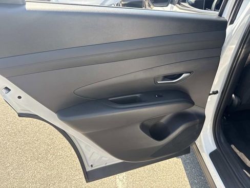 Used 2025 Hyundai Tucson SE AWD/4WD image 17