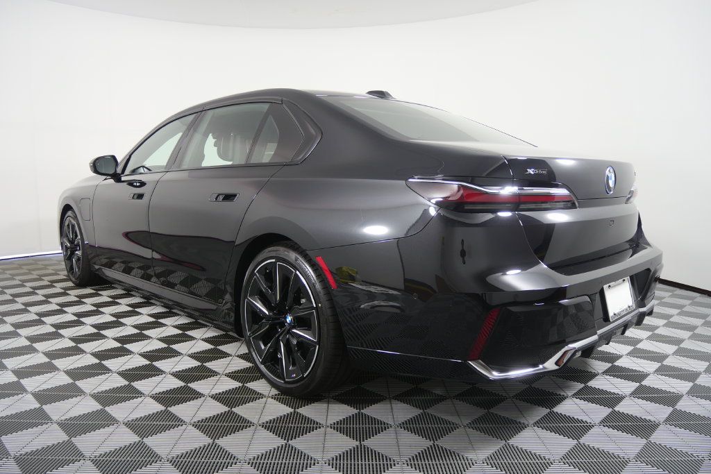 Used 2026 BMW 750e xDrive w/ Executive Package AWD/4WD image 6