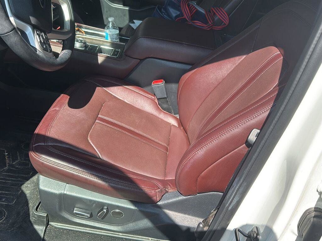 Used 2024 Ford Expedition Limited RWD image 4