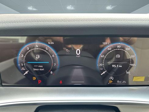 Certified 2025 Volkswagen Tiguan SE image 17