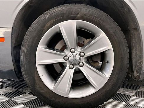 Used 2019 Dodge Challenger SXT image 8