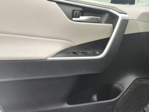 Used 2023 Toyota RAV4 XLE w/ Convenience Package FWD image 11