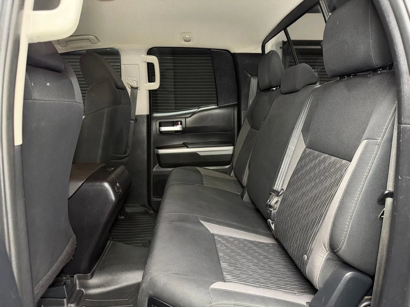Used 2016 Toyota Tundra SR5 w/ SR5 Upgrade Package AWD/4WD image 17