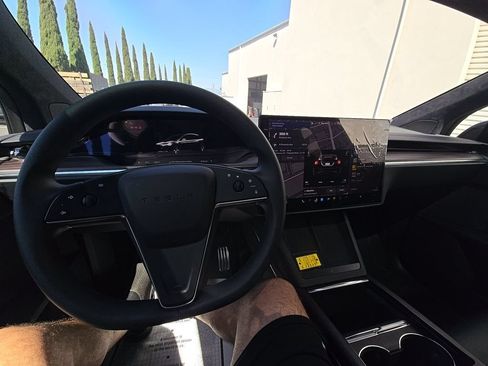 Used 2026 Tesla Model X AWD/4WD image 2