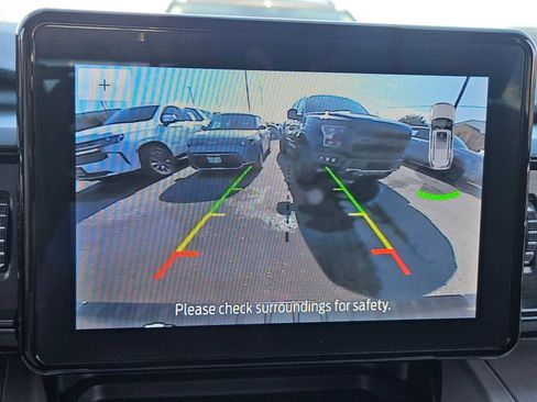 Used 2023 Ford Explorer XLT image 30