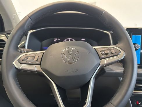 New 2026 Volkswagen Taos SE image 19