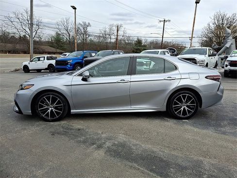 Used 2023 Toyota Camry SE image 8