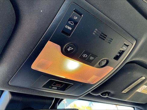 Used 2018 Lexus IS 300 image 34