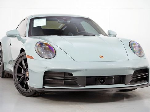Used 2025 Porsche 911 Carrera image 4