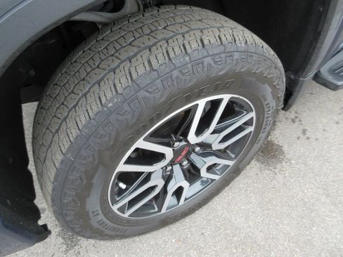 Used 2020 GMC Sierra 1500 AT4 w/ AT4 Premium Package AWD/4WD image 14