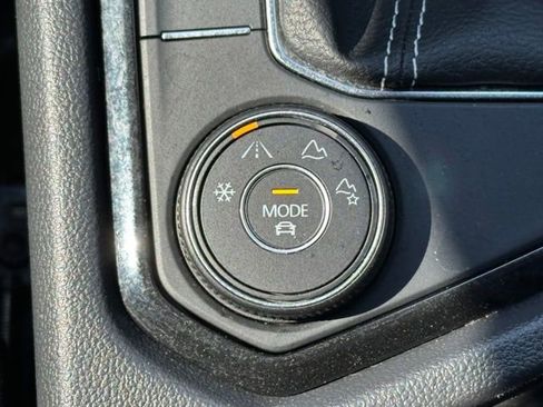 Used 2024 Volkswagen Taos SEL AWD/4WD image 38
