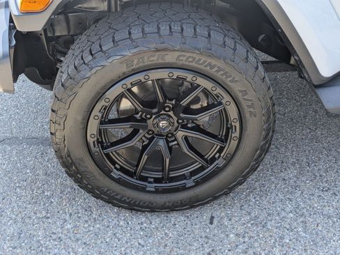 Used 2020 Jeep Wrangler Unlimited Sahara AWD/4WD image 13