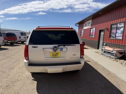 Used 2009 Cadillac Escalade AWD image 7