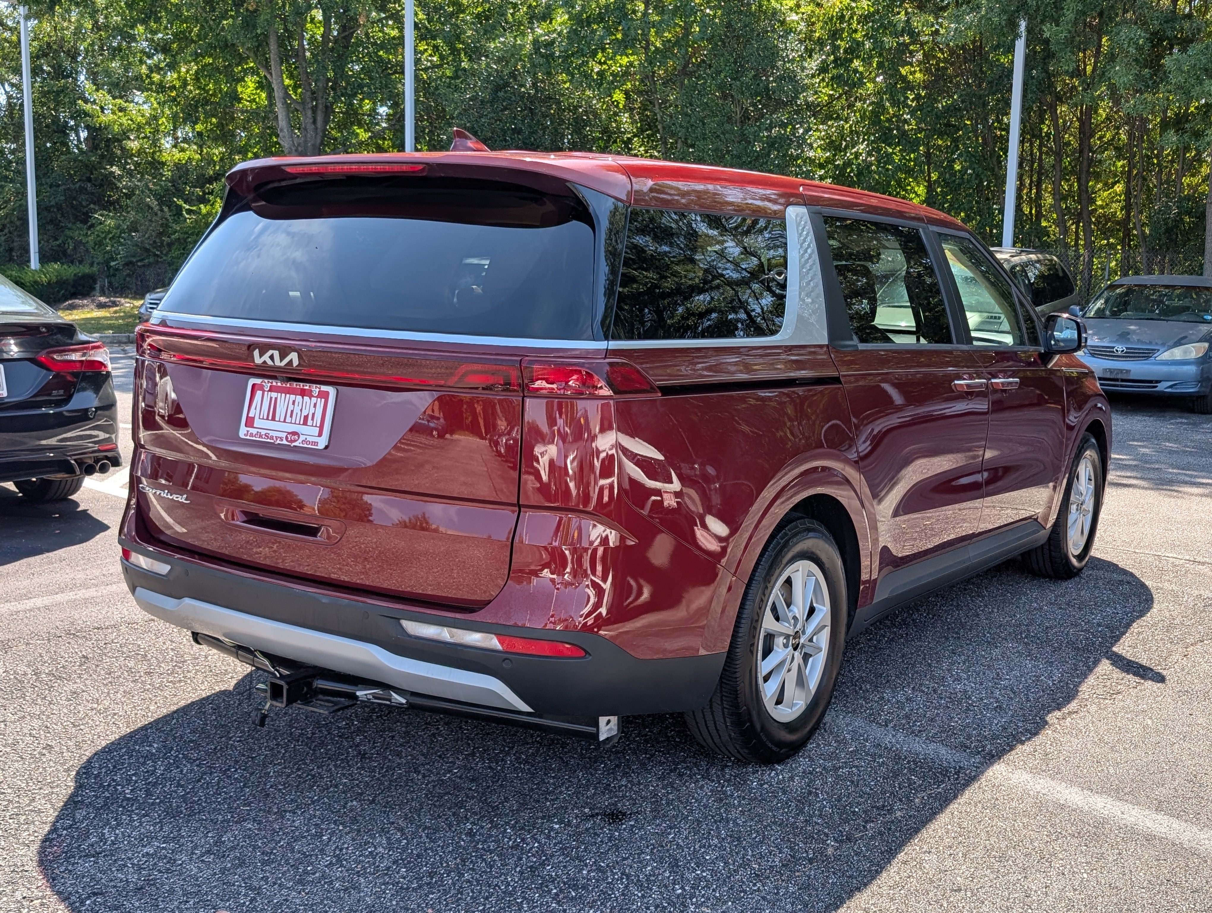Used 2022 Kia Carnival LX FWD image 3