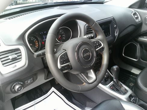 Used 2023 Jeep Compass Limited w/ Sun and Sound Group AWD/4WD image 27