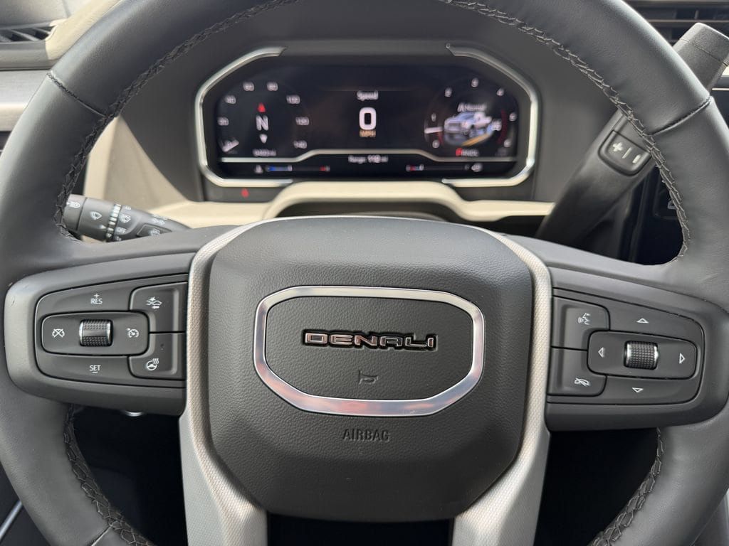 Used 2025 GMC Sierra 3500 Denali w/ Denali Reserve Package AWD/4WD image 29