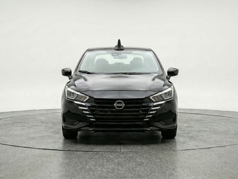 Used 2025 Nissan Versa SV image 2